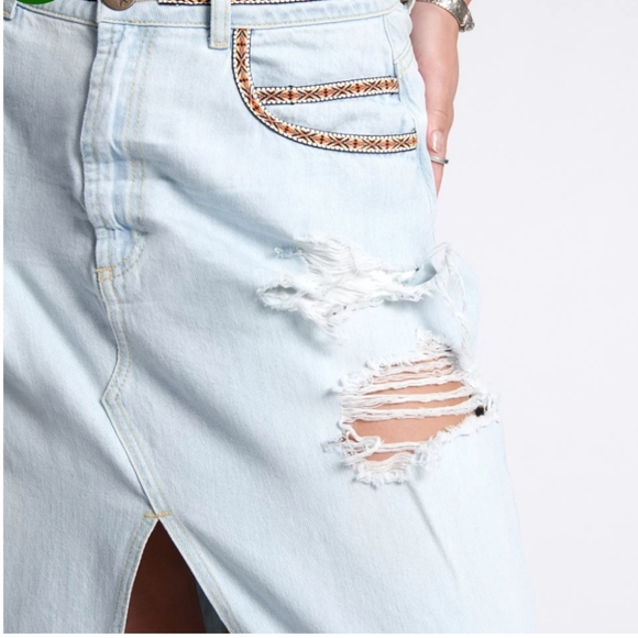 NWT One Teaspoon Rocko Distressed Denim Skirt Size 31 - Picture 4 of 12